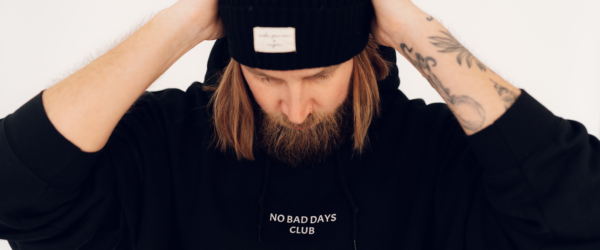 Dobrodružstvo a Štýl: Pridajte sa k No Bad Days Club na Ceste za Módou a Cestovaním.
